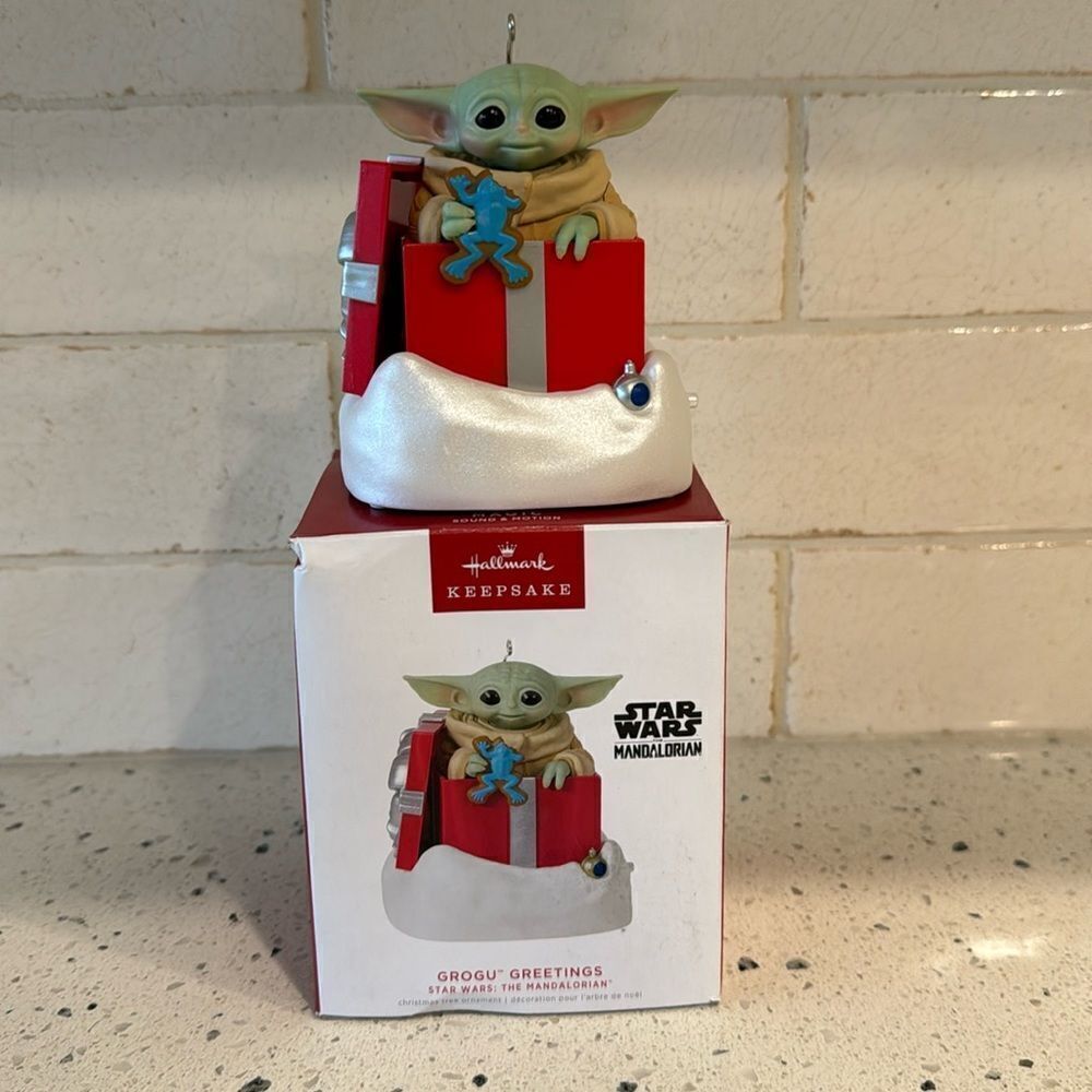 Star Wars The Mandalorian GROGU Greetings Hallmark 2022 Sound & Motion Ornament